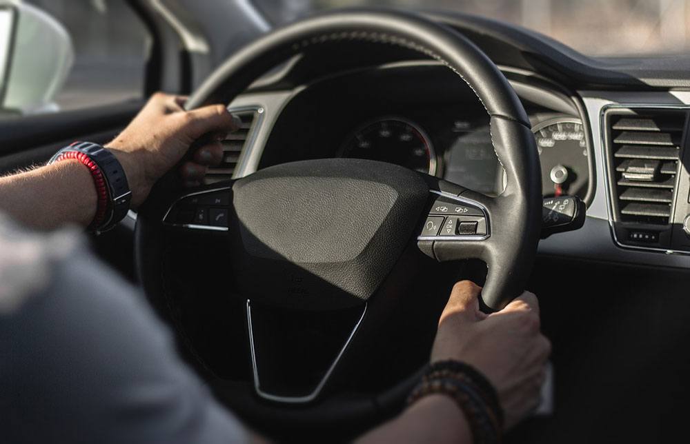 How does electronic power steering work?